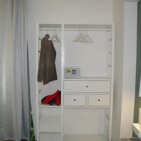 Travel House *